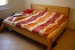 masivní postel z borovice